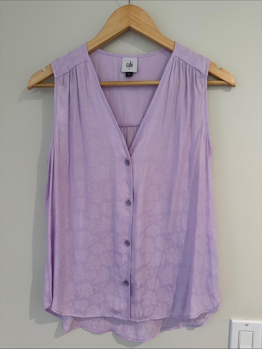 NWOT CAbi Lavender V-Neck Sleeveless Button-Front Top.